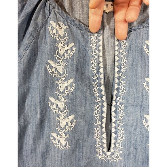 THML Womens SS Top Sz XS Chambray Embroidered Design Blue White 100% Cotton EUC - Picture 8 of 11